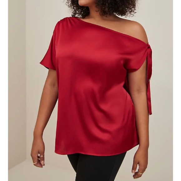 🆕 Red Satin Off Shoulder Top 3 3X 22 24 NWT Torrid New! - Picture 1 of 6